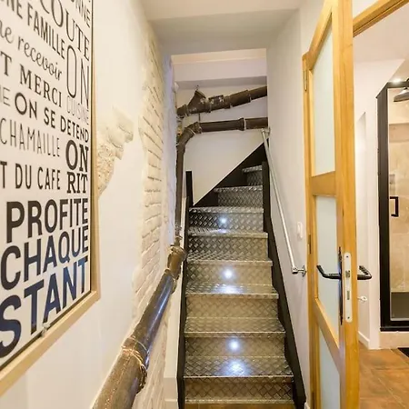 P1- Wonderful Experience Near Montmatre For 4-6p Paryż