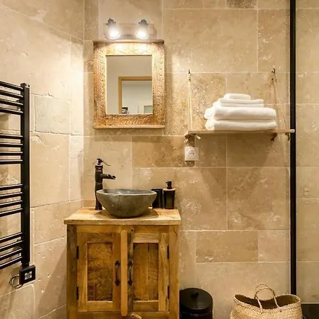 P1- Wonderful Experience Near Montmatre For 4-6p Paris